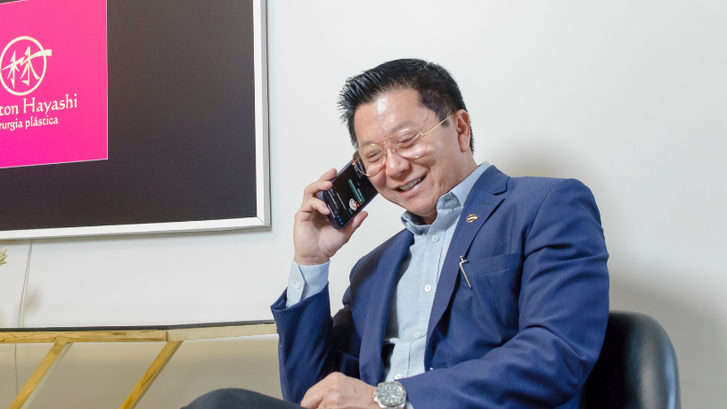 Milton Seigi Hayashi orienta sobre técnicas seguras de preenchimento labial e os cuidados para um resultado natural.
